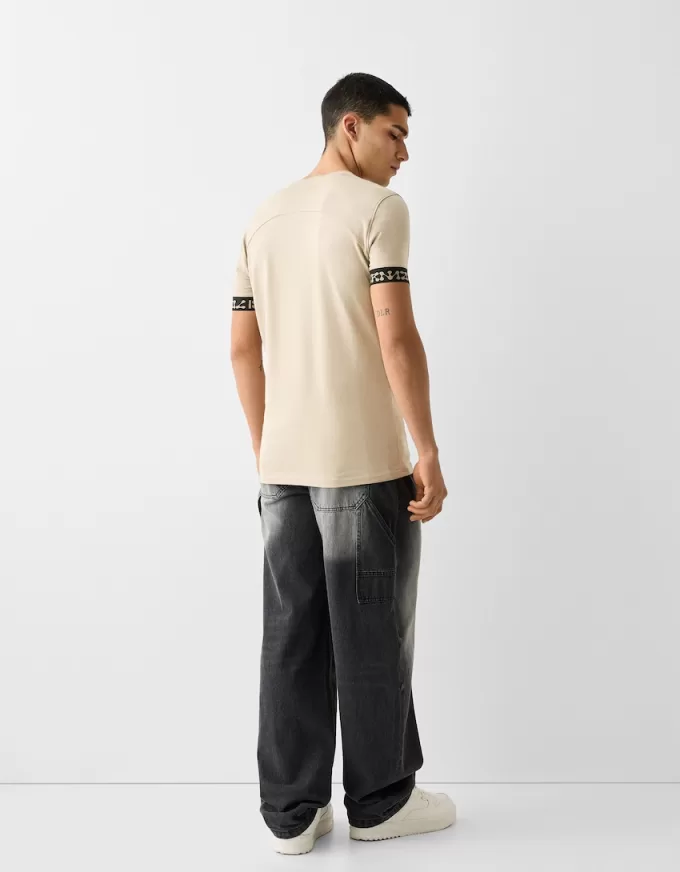 Slim-fit short sleeve T-shirt with stripe detail Slim-fit short sleeve T-shirt with stripe detail