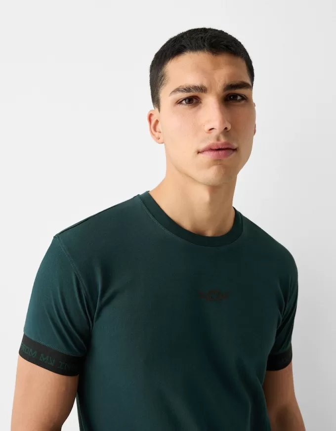 Slim-fit short sleeve T-shirt with stripe detail Slim-fit short sleeve T-shirt with stripe detail