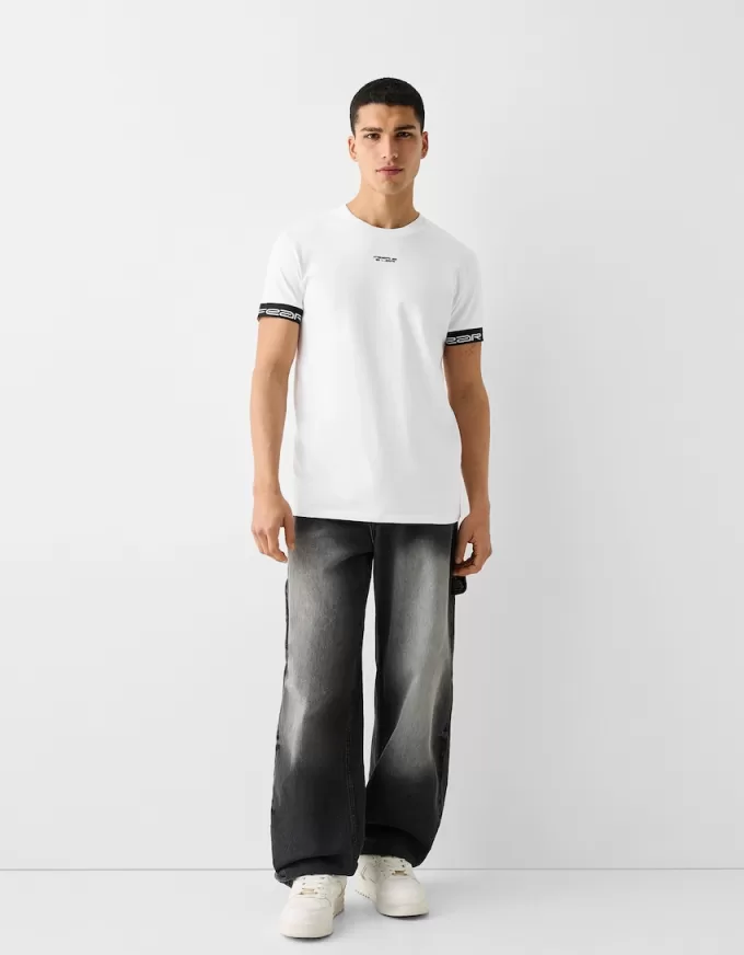 Slim-fit short sleeve T-shirt with stripe detail Slim-fit short sleeve T-shirt with stripe detail