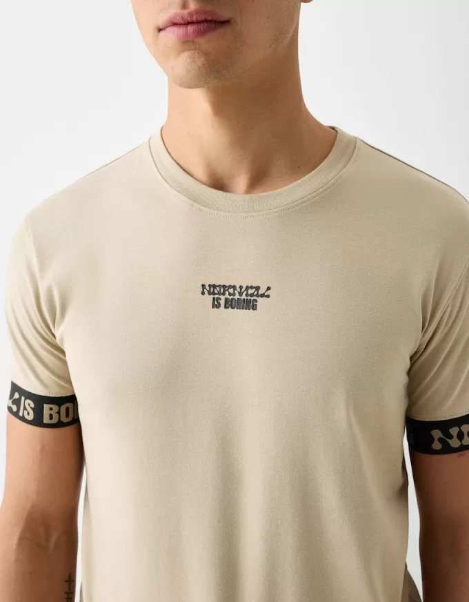 Slim-fit short sleeve T-shirt with stripe detail Slim-fit short sleeve T-shirt with stripe detail