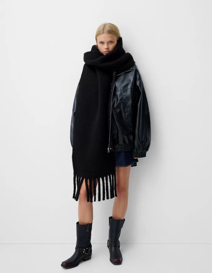 Solid-colored scarf Solid-colored scarf