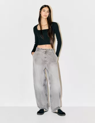 Sweater with a square neckline and bow