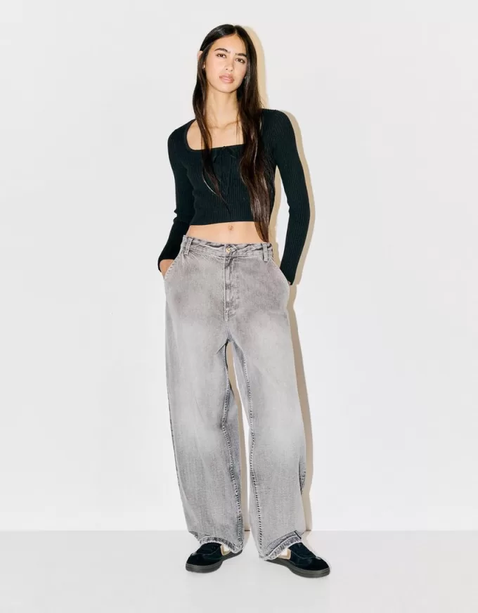 Sweater with a square neckline and bow Sweater with a square neckline and bow