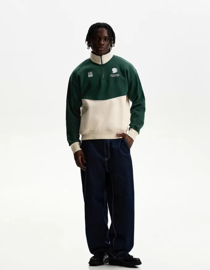 Sweatshirt with contrasting zipper