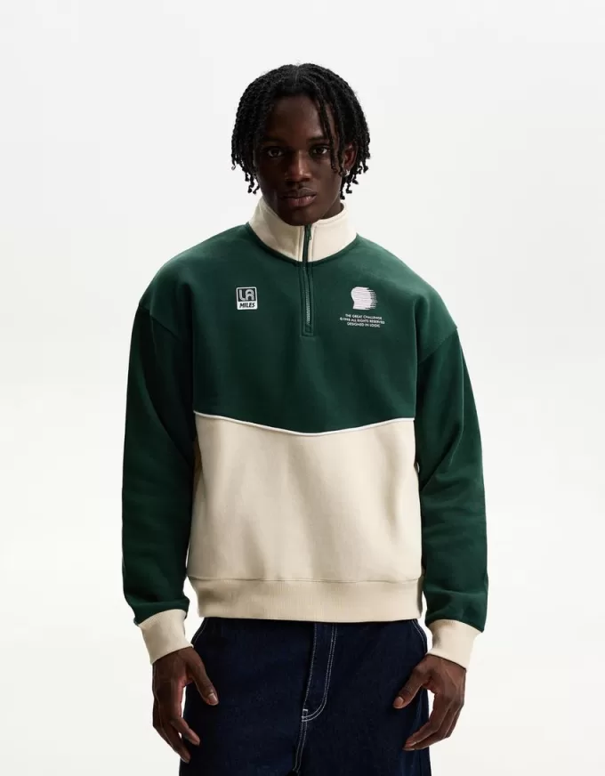 Sweatshirt with contrasting zipper