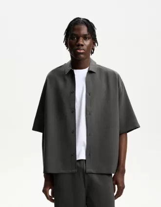 Tailored short sleeve boxy fit shirt