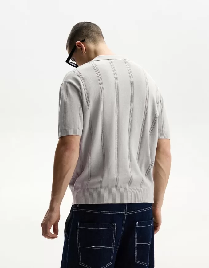 Textured short sleeve polo shirt