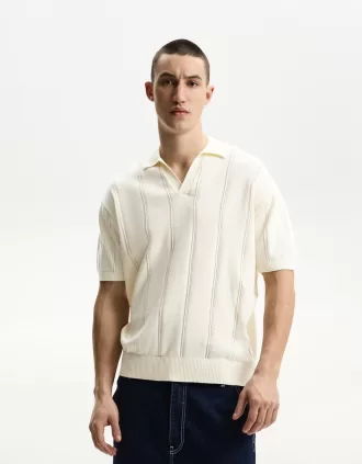 Textured short sleeve polo shirt