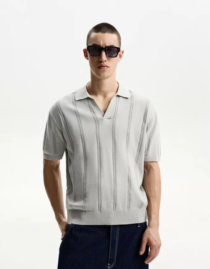 Textured short sleeve polo shirt