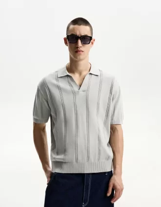 Textured short sleeve polo shirt