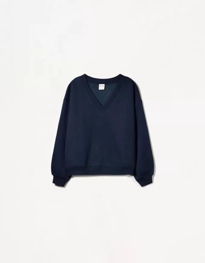 V-neck sweater V-neck sweater