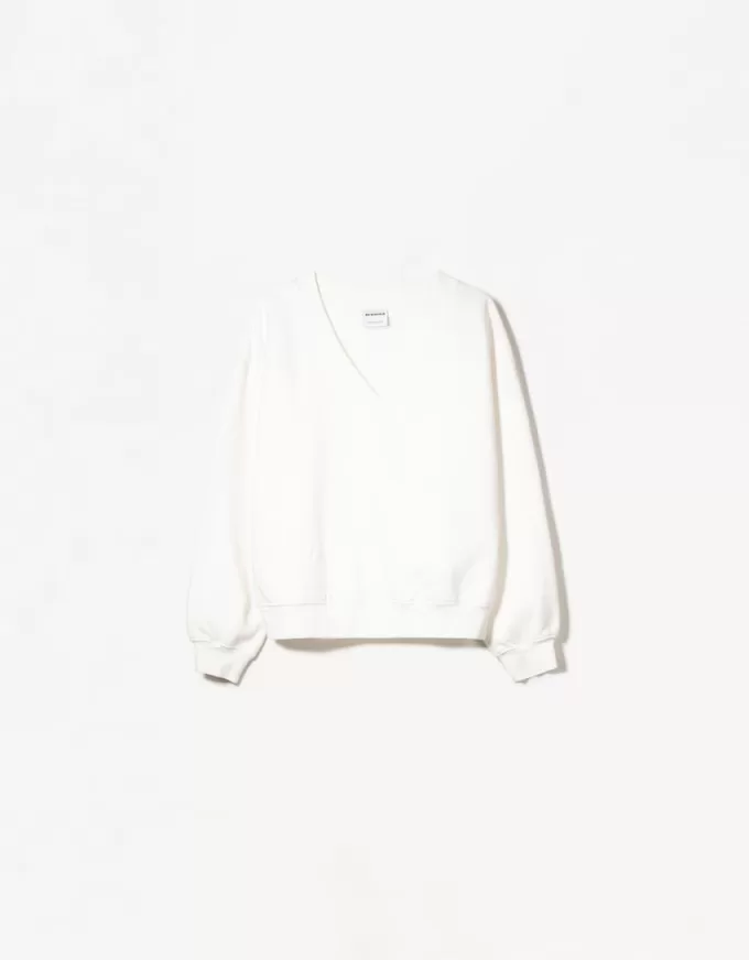 V-neck sweater V-neck sweater