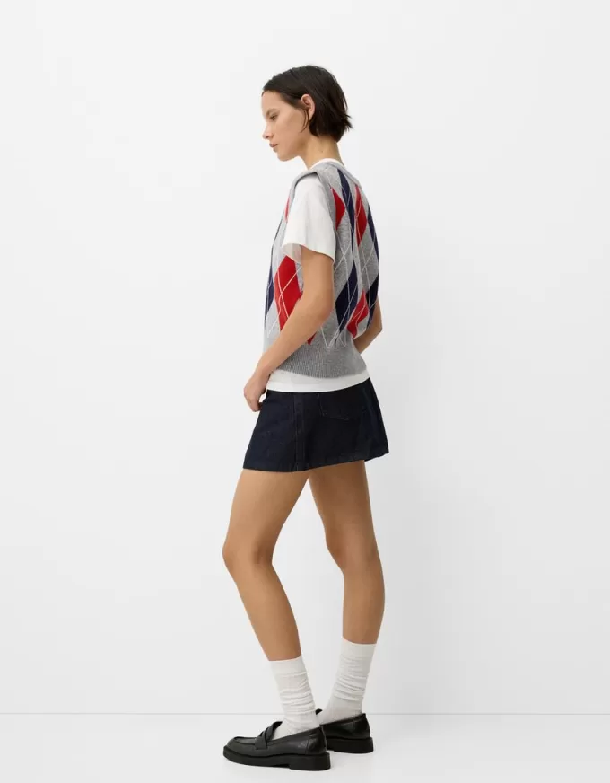 V-neck vest with argyle pattern V-neck vest with argyle pattern