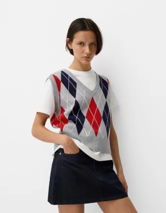 V-neck vest with argyle pattern