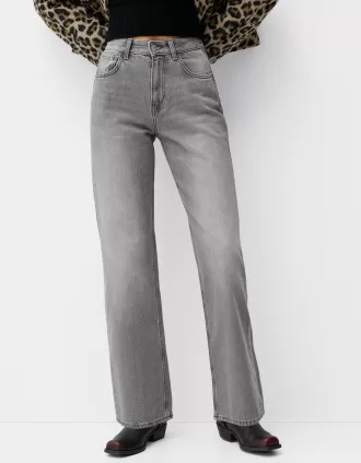 Wide-leg ’90s jeans