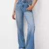 Wide-leg ’90s jeans Wide-leg ’90s jeans