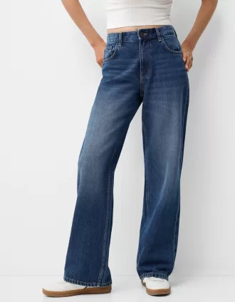 Wide-leg ’90s jeans