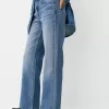 Wide-leg ’90s jeans Wide-leg ’90s jeans