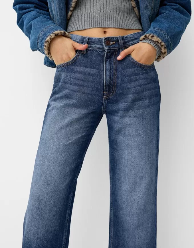 Wide-leg ’90s jeans Wide-leg ’90s jeans