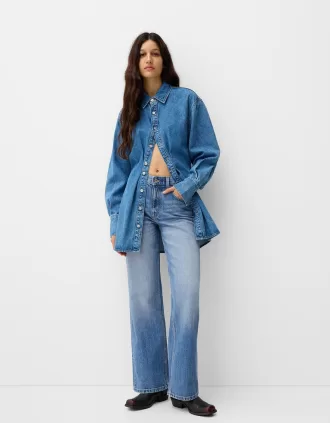 Wide-leg ’90s jeans