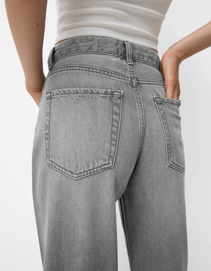 Wide-leg ’90s jeans Wide-leg ’90s jeans