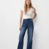 Wide-leg ’90s jeans Wide-leg ’90s jeans