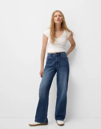 Wide-leg ’90s jeans
